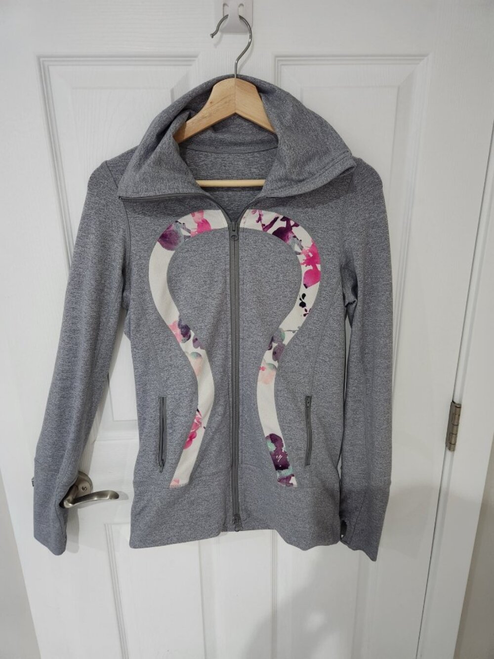 Lululemon full zipped grey sweater - Size 6
